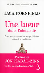 KORNFIELD Jack Une lueur dans l´obscurité. Comment traverser les temps difficiles grâce à la méditation (+ CD). Préface de J. Kabat-Zinn  Librairie Eklectic